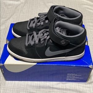 Men’s Nike Dunk Mid Pro SB Size 9.5